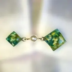 ハンドメイド 緑色レジンピンバッチ