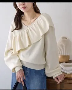 週末価格！Discoat フリル付きクリーム色セーター M