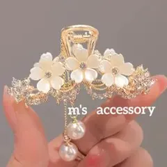 【新品‼️】桜花とパールラインストーンのヘアクリップ　フラワーヘアアクセバレッタ