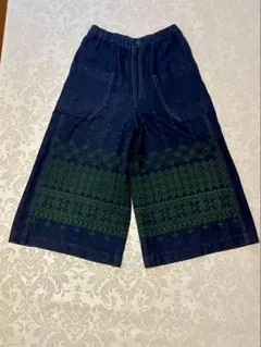 デニムワイド刺繍パンツ　美品　刺繍が素晴らしい
