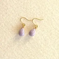 【再販】♥️パステルラベンダーのチェコドロップシンプルピアス♪　ハンドメイド
