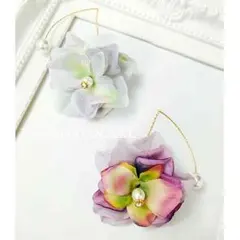 パープルフラワーロングピアス♡（ストーン二種類、色違いたくさんあります！）