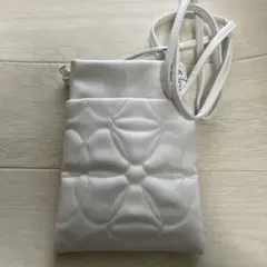 メナード スマホポーチショルダーバック