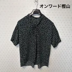 オンワード樫山　レディース　半袖シャツ　ブラウス　￼ネイビー(緑×白〜花柄)のサムネイル