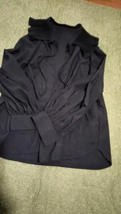 GU フリル付き黒長袖シャツ　М