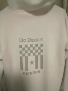 ドウデュース　パーカー