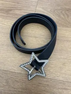 黒い星形バックルのベルト