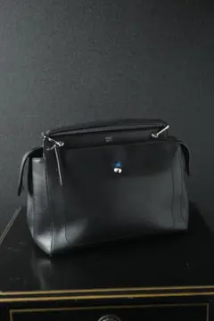美品】FENDI ドットコム 8BN293 ブラック レザー ポーチ付 - メルカリ
