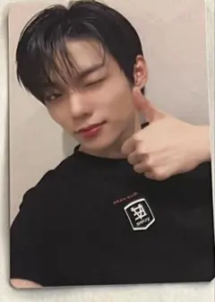 EVNNE イジョン サイン入りトレカ サイン入りアルバム 】EVNNE イジョンヒョン トレカ - メルカリ