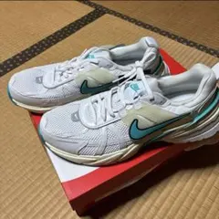 新品未使用　ナイキ　WMNS V2K RUN ウィメンズ29センチ
