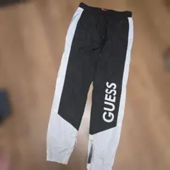 GUESS ジョガーパンツ ブラック/ホワイト
