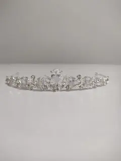 ウェディングティアラ　高さ低め　上品