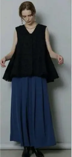 新品✨CADUNE＜川上桃子さんコラボ＞ 衿付きブラウス 紺 36 蛯原友里 新品タグ付き】2025 CADUNE カデュネ ＜川上桃子さんコラボ＞ 衿付き