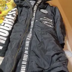 黒 ロゴ入り中綿コート フード付きロング ダウンコート