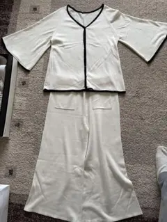 アイボリー Vネック フレアスリーブ パンツセットアップ