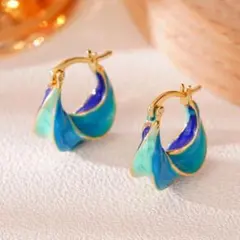 ブルーフープピアス　カジュアル　エレガント　個性的　アート　お洒落　シンプル