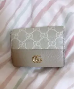 GUCCI ベージュ 二つ折り財布 - メルカリ
