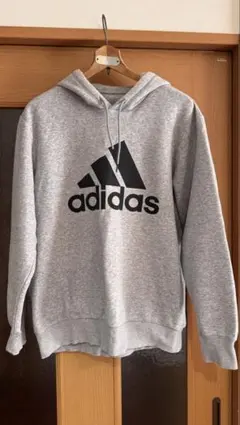 adidas パーカーのサムネイル