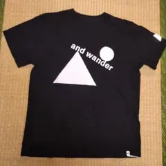 and wander アンドワンダー Tシャツ ブラックのサムネイル