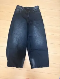 H&M SUPER BAGGY デニムパンツ ブラックのサムネイル
