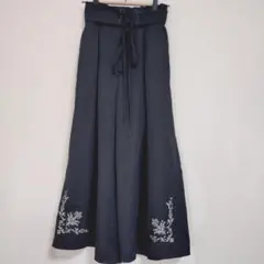 axes femme コルセット風 ワイドパンツ 黒 刺繍入り