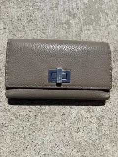 FENDI　フェンディ　ピーカブー　長財布　ターンロックのサムネイル