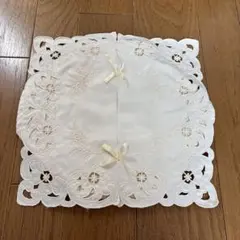アイボリー刺繍ティッシュボックスカバー