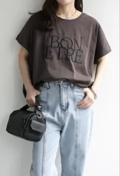 bonjour sagan 【接触冷感】立体ロゴ刺繍Tシャツ チャコール　新品のサムネイル