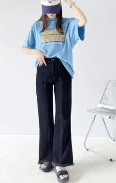 最旬美脚デニム。裾フリンジデニムセミフレアパンツ