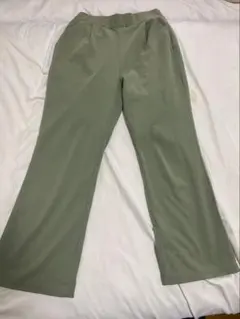 オリーブグリーン フレアパンツ