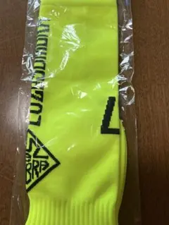 新品未使用　ルースインソブラ　蛍光イエロー サッカーソックス