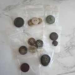 ボタンセット 様々な色とサイズ