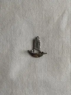 ヴィンテージ 舟の形のネックレスチャーム