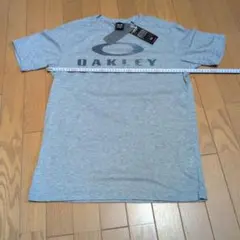 OAKLEY Tシャツ グレー 新品のサムネイル