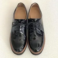 ADAM ET ROPÉ ブラックエナメル レースアップシューズ［23.5cm］