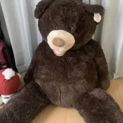 大きい茶色のクマのぬいぐるみ