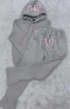 Syna world セットアップ シナワールド ピンク グレーSサイズ@x89 Syna World シナワールド ピンク セットアップ - メルカリ