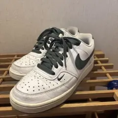 Nike コートビジョンホワイト/グリーン スニーカー23.5cm