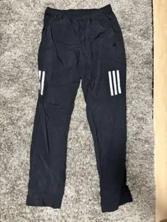 adidas 黒 ジャージパンツ 3本線デザイン