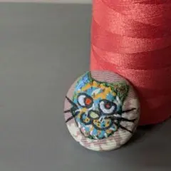 ミニサイズ 猫の顔のブローチ