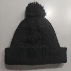 ニット帽　黒　ブラック　ボンボン