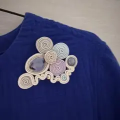 ハンドメイド　軽い　ブローチ