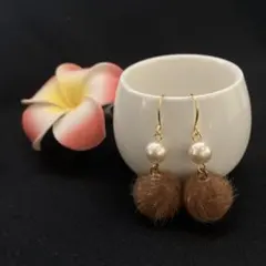 NO.84 ファーとパールのピアス