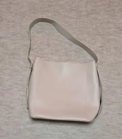 ★ショルダーバック★大容量★美品★ベージュ★合成皮革製