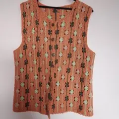 オレンジ手編みベスト ボタン付き