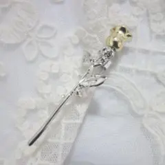 ほっそりとした　１輪の 薔薇/バラ・ローズ　可憐なで上品な　ブローチ