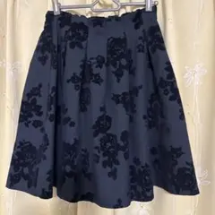 ネイビー フラワープリント フレアスカート