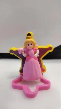 ハッピーセット マリオシリーズ ピーチ姫 星型キーホルダー - メルカリ
