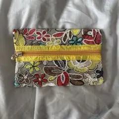 花柄刺繍ポーチ　コンパクトサイズ
