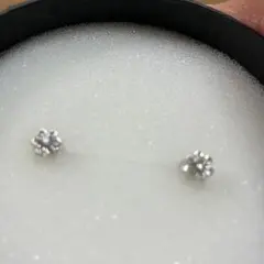 ルビー ダイヤ取り巻き PT900 スタッドピアス - メルカリ